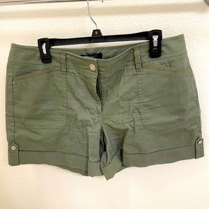 WHITE HOUSE - BLACK MARKET OLIVE SHORTS. SZ 12